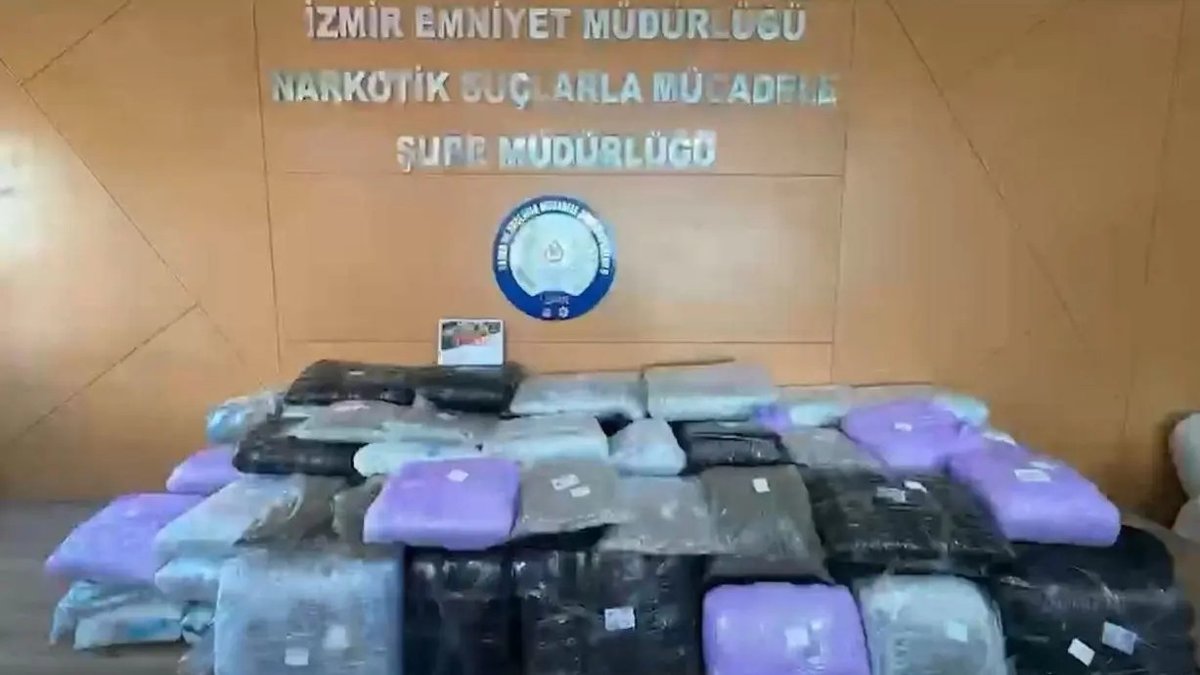 İzmir'de 371 kilogram uyuşturucu ele geçirildi