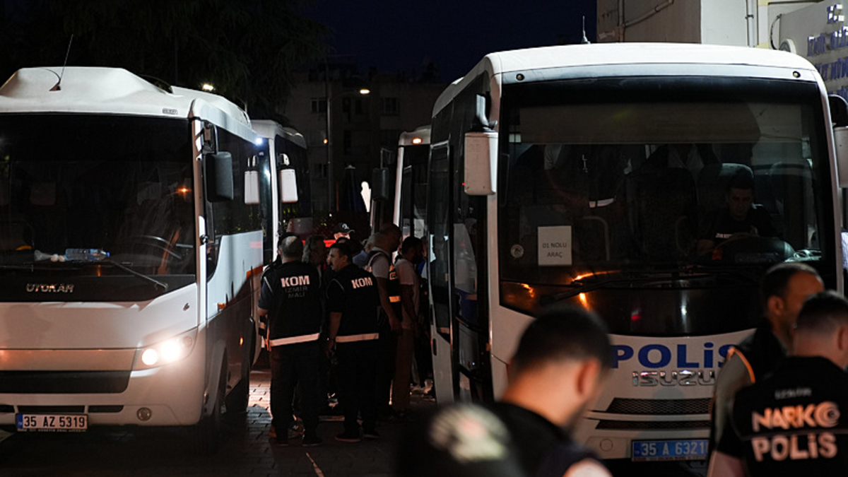 İzmir'de 54 şüpheli adliyede