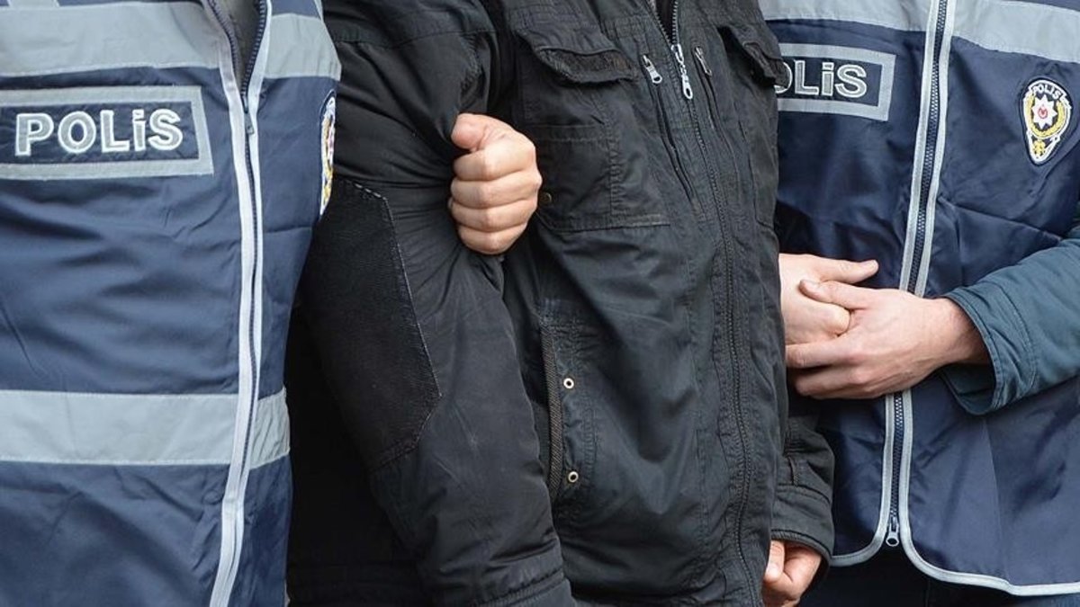 İzmir'de FETÖ'ye yönelik operasyon yapıldı