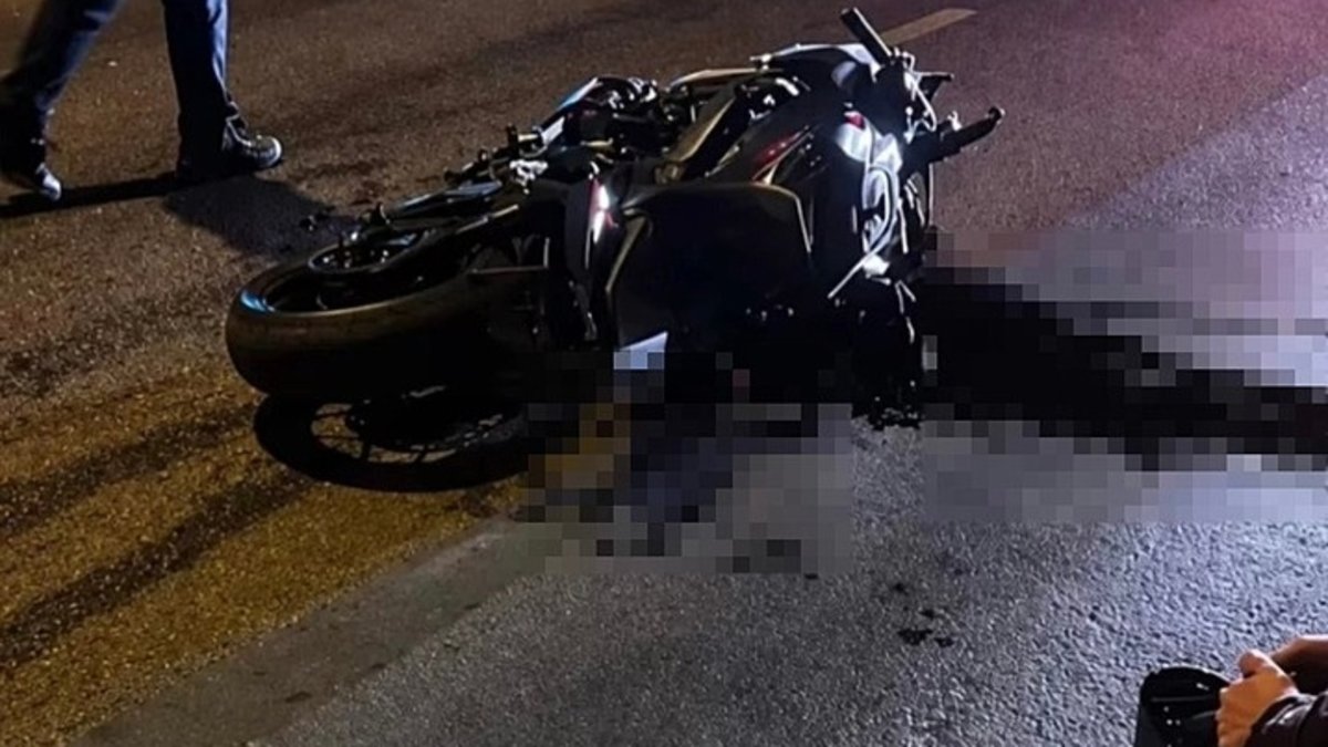 İzmir'de motosiklet ve otomobil çarpıştı