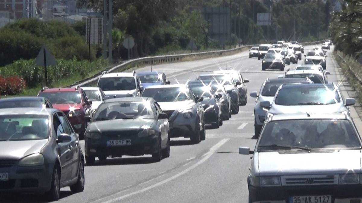 İzmir'de trafiğe kayıtlı araç sayısı 2 milyona ulaştı