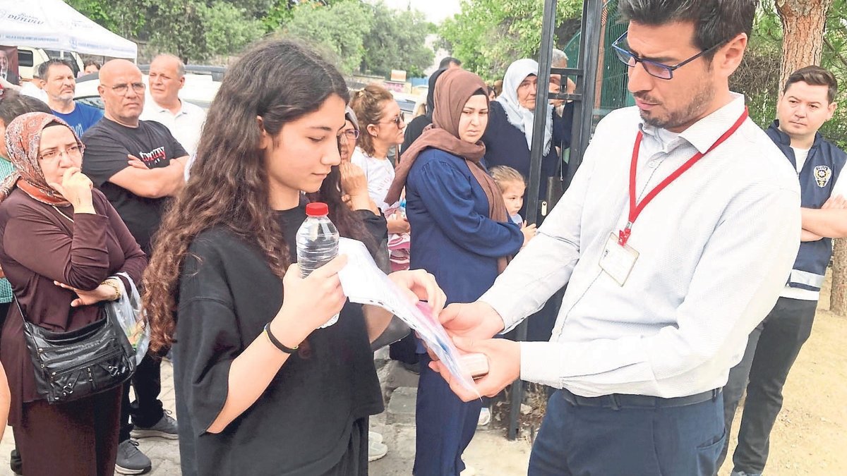 LGS'de öğrencilere beslenme paketi dağıtıldı