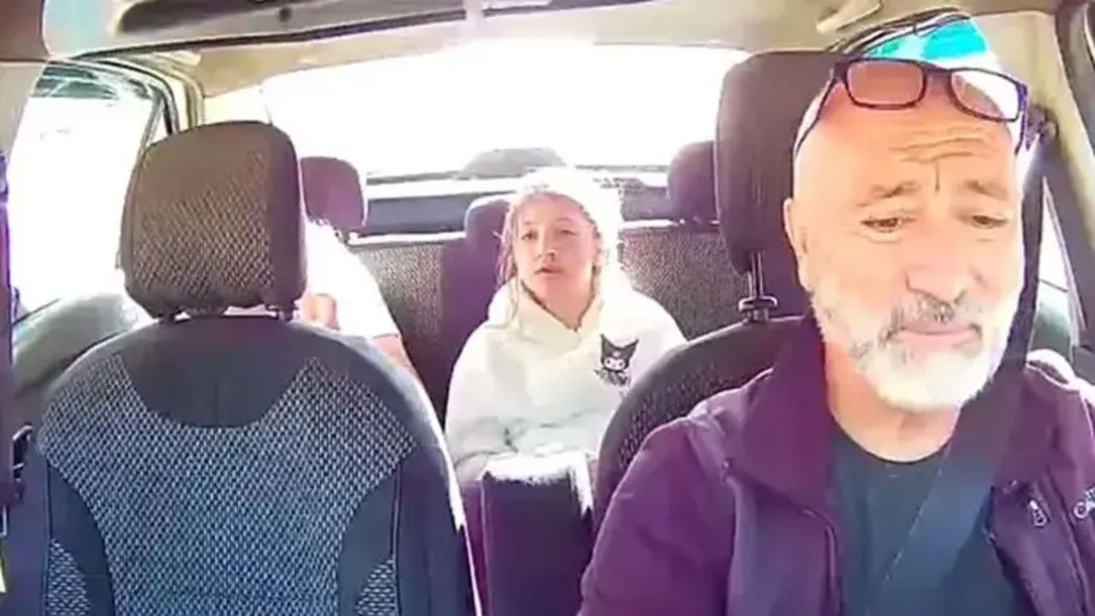 Taksi şoförü küçük kızı hastaneye yetiştirdi