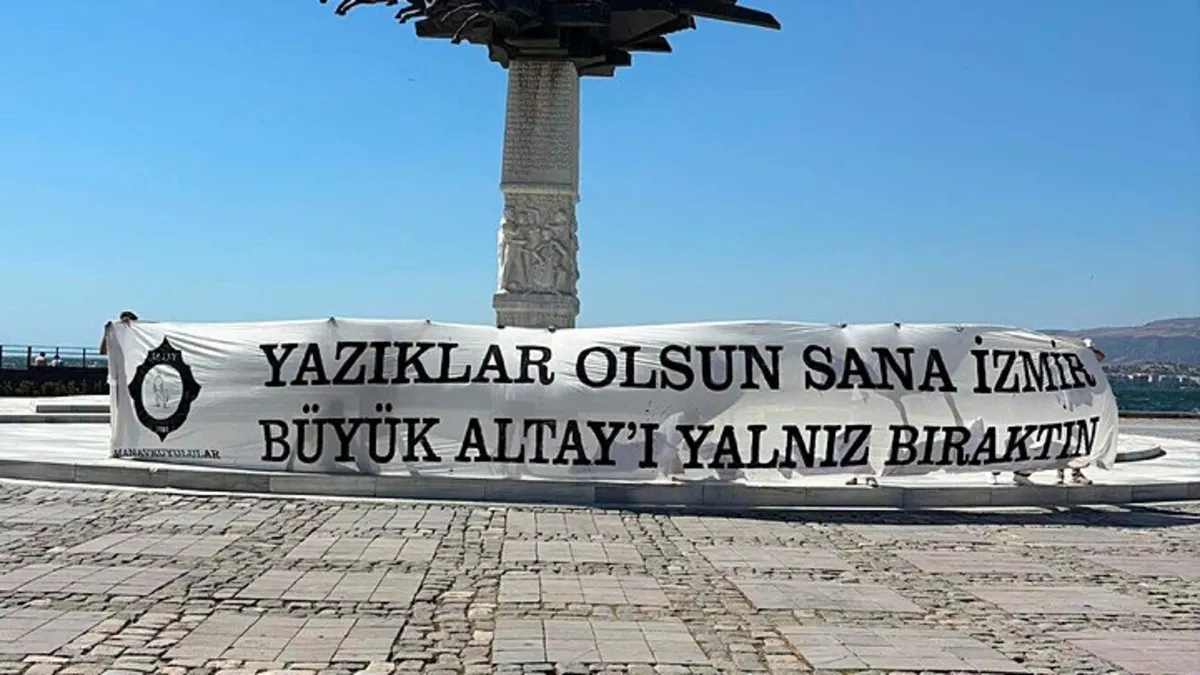 Altay taraftarları İzmir'de pankart açtı