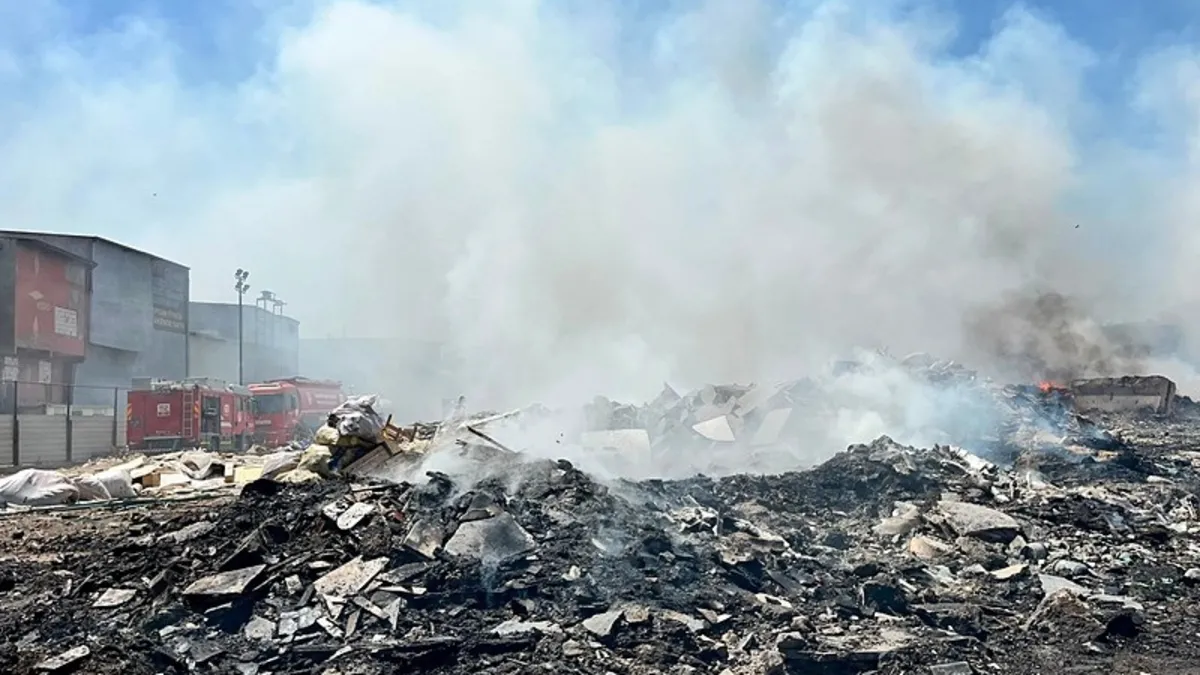 İzmir Buca'da çöplükte yangın çıktı