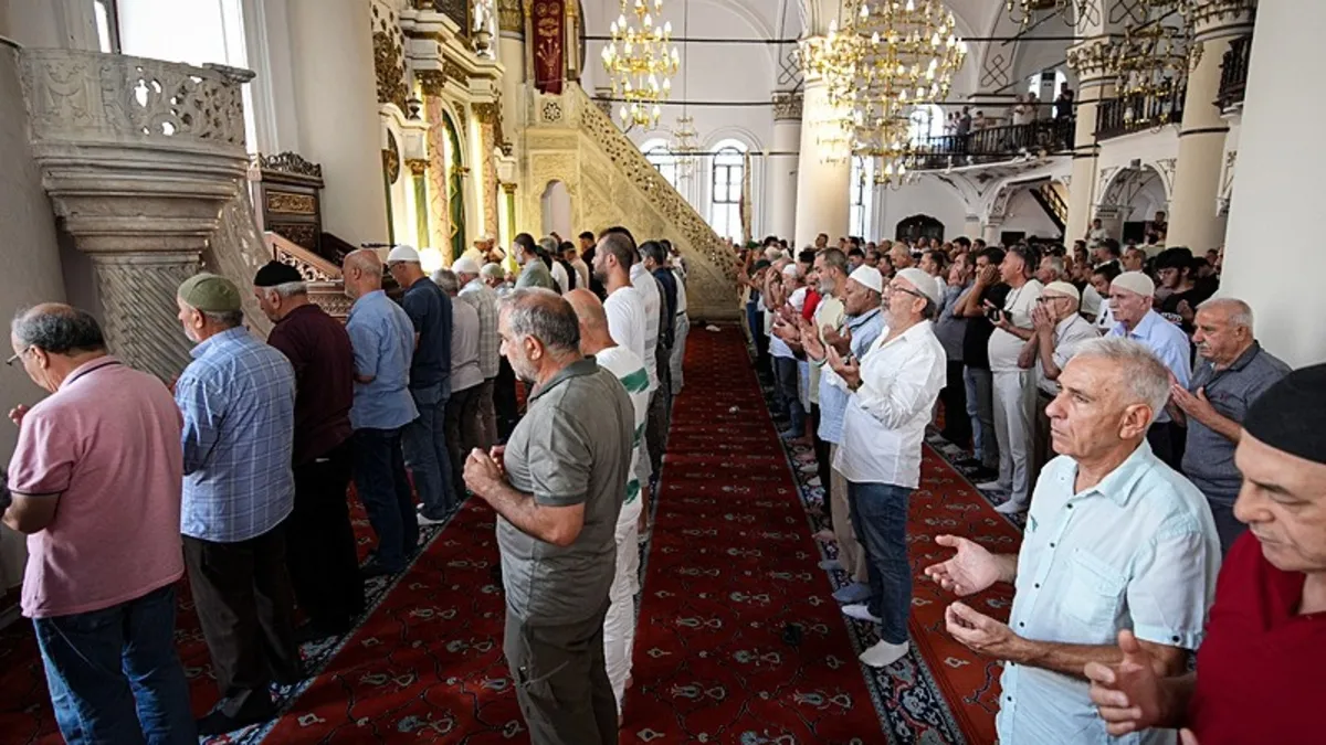 İzmir ve Manisa'da 15 Temmuz şehitleri anıldı