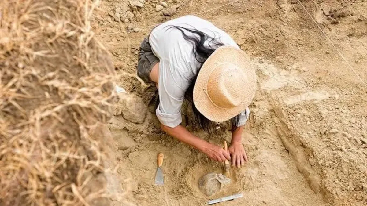 İzmir'de 1200 yıllık mezar bulundu