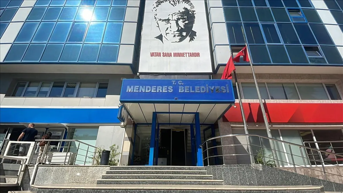 İzmir'de 15 kişi gözaltına alındı