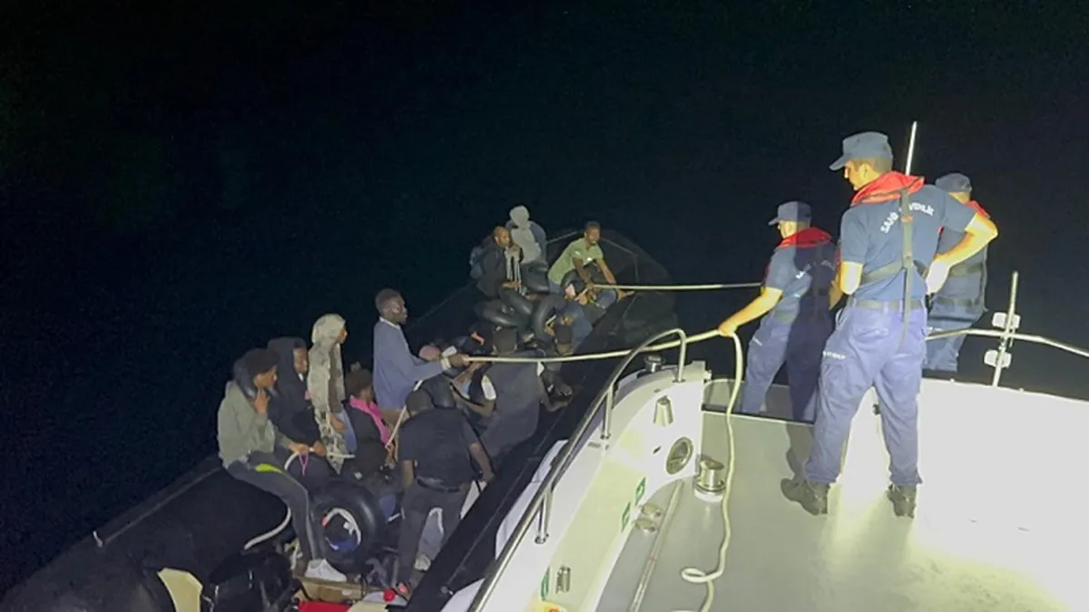 İzmir'de 32 düzensiz göçmen yakalandı