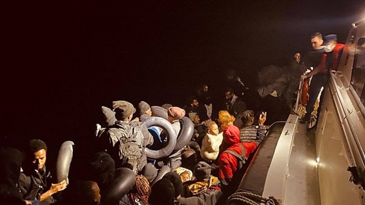 İzmir'de 43 düzensiz göçmen yakalandı