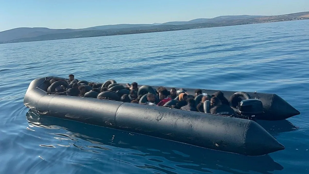 İzmir'de 54 düzensiz göçmen yakalandı