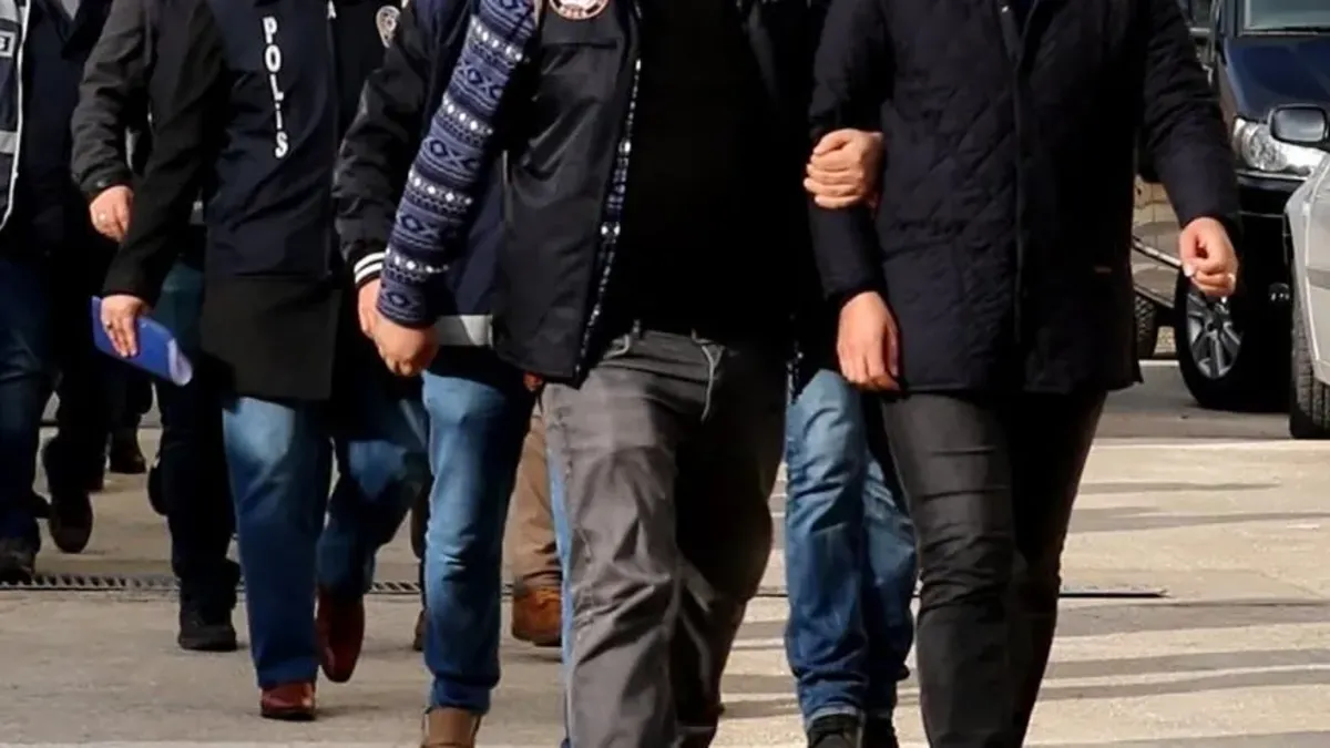 İzmir'de Aile İçi Silahlı Olay: Baba Oğlunu Pompalı Tüfekle Vurdu