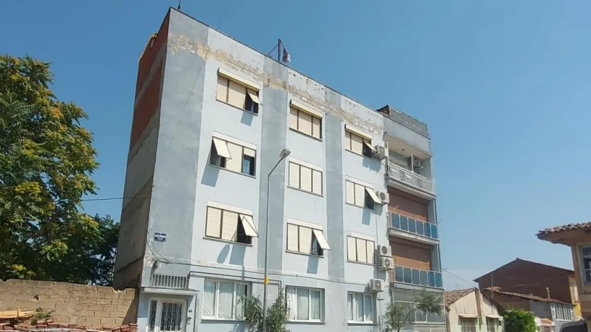 İzmir'de arkadaşını bıçakladı