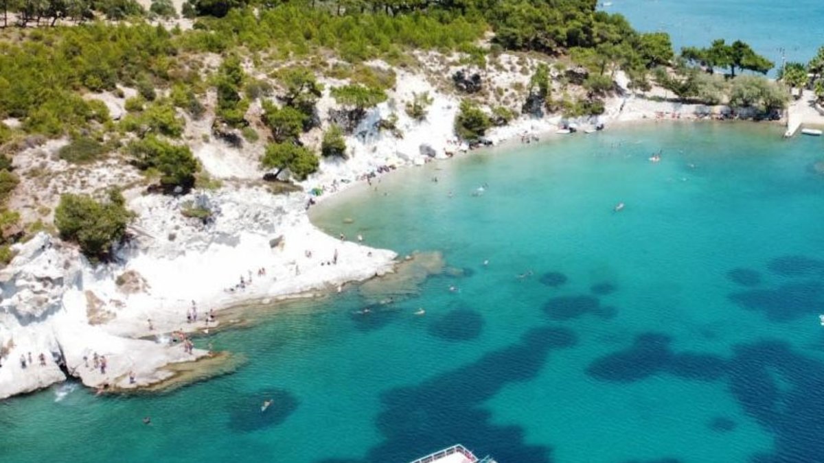 İzmir'de Beyaz Kayalar Koyu