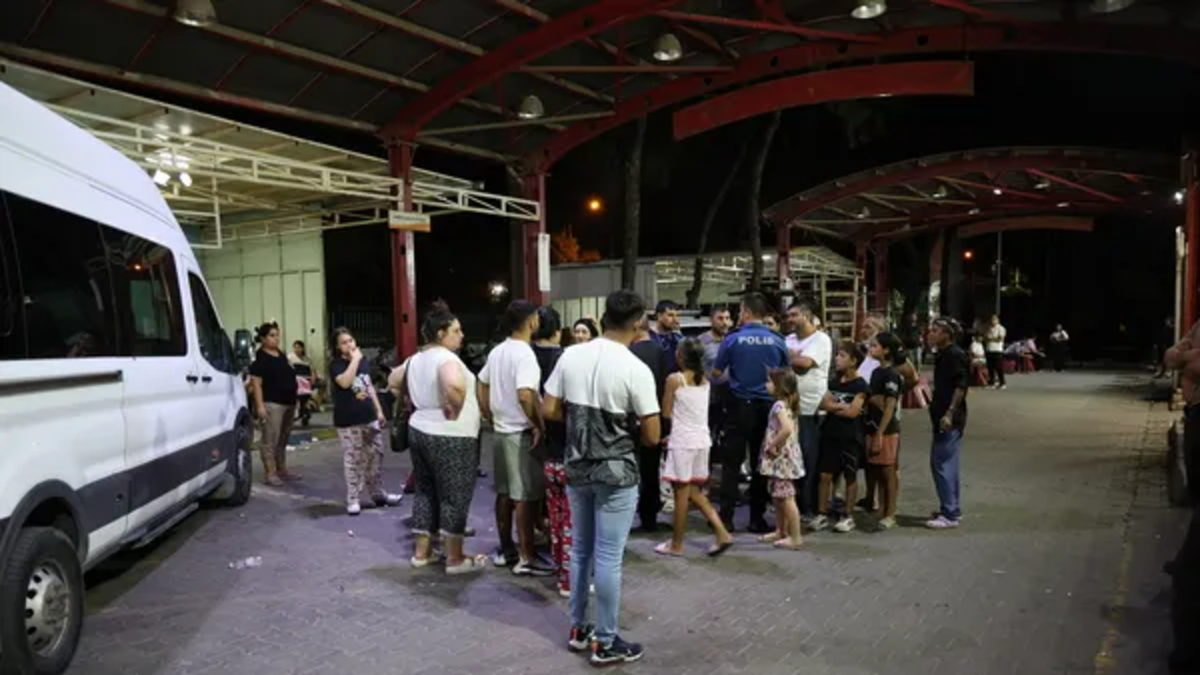 İzmir'de bir kişi bıçaklandı