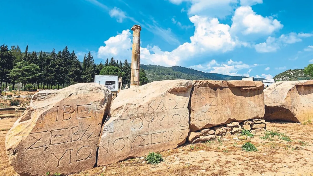 İzmir'de Homeros Heykeli Sergileniyor