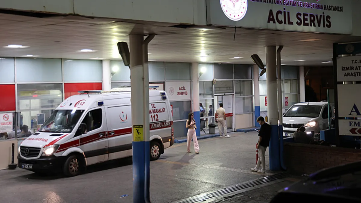 İzmir'de iki grup arasında kavgada iki kişi bıçaklandı