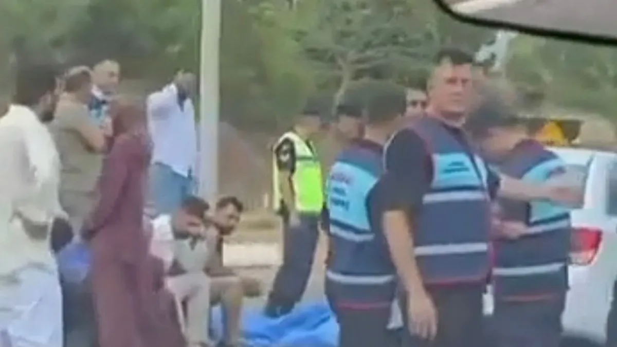 İzmir'de iki otomobil çarpıştı