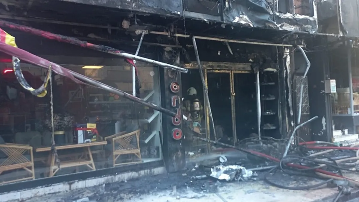 İzmir'de iş yeri ve 6 daire yandı