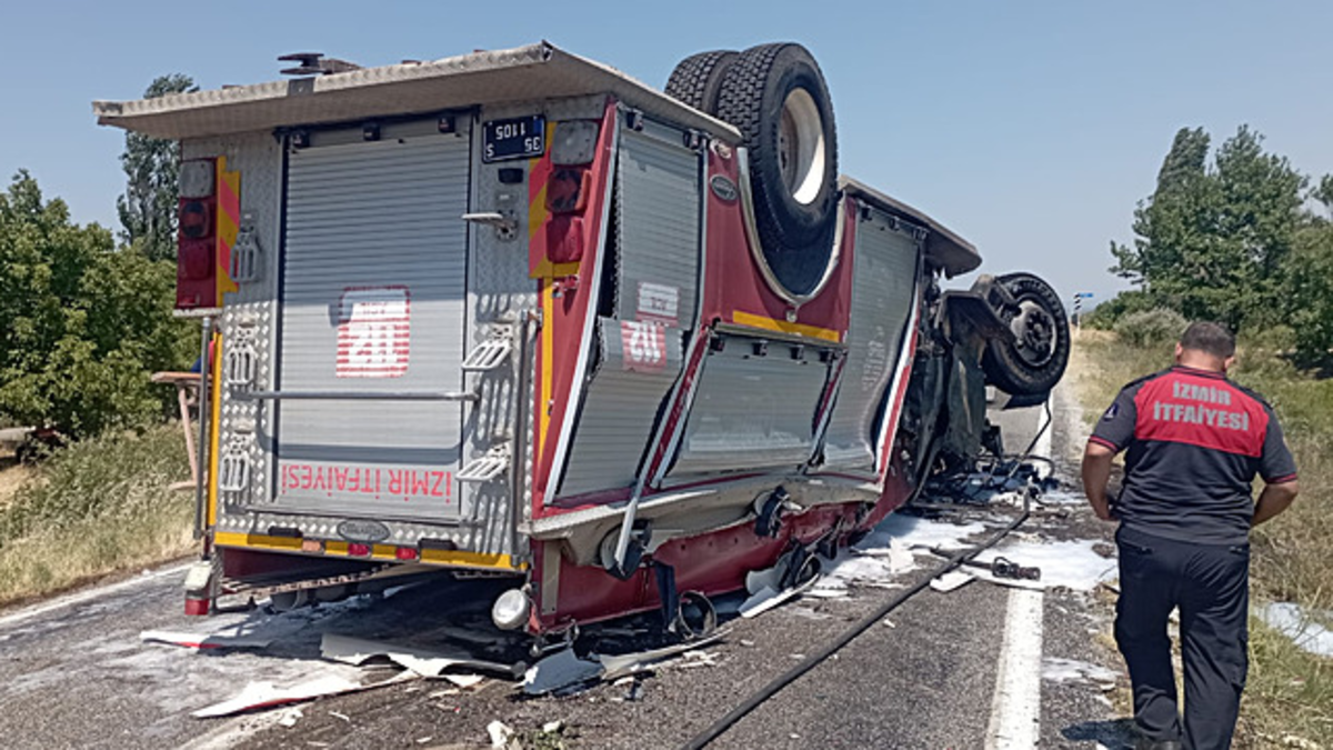 İzmir'de itfaiye aracı devrildi