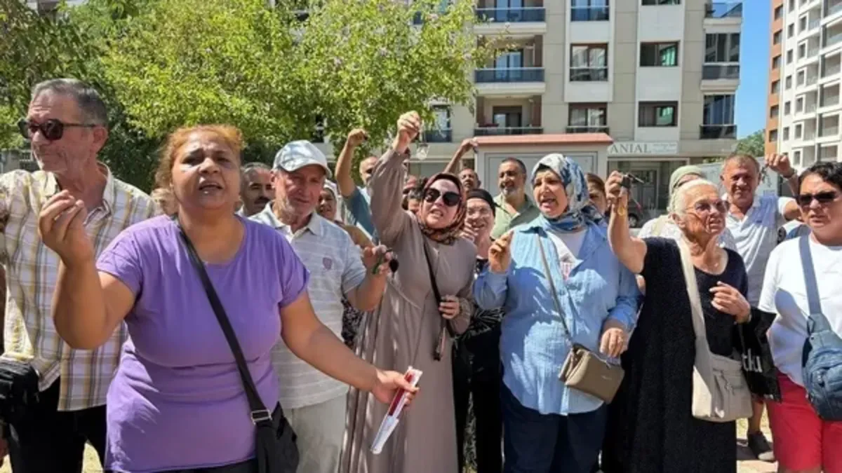 İzmir'de kentsel dönüşüm projesinde hak sahipleri eylemde