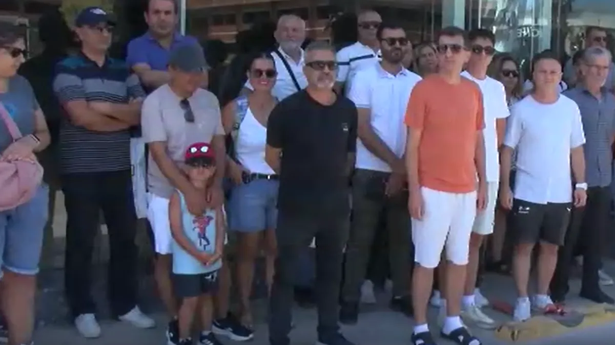 İzmir'de Konut Satın Alanlar Firma Öncesi Eylem Yaptı