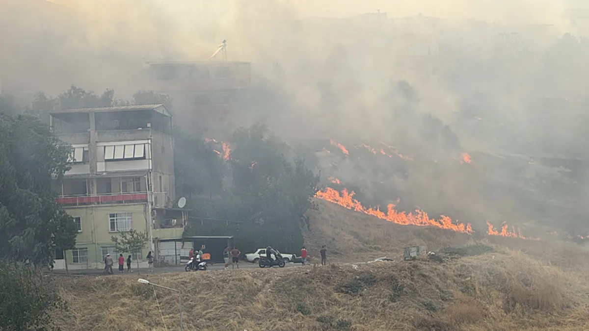 İzmir'de otluk alandaki yangın kontrol altına alındı