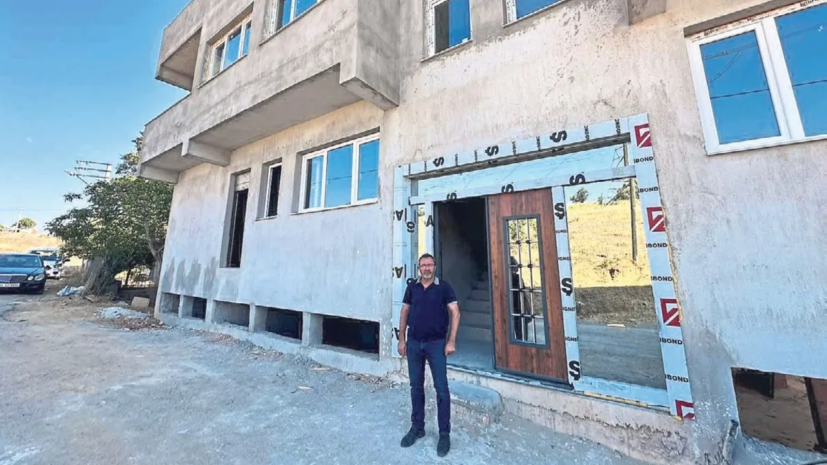 İzmir'de ruhsatsız bina yıkımı tartışması