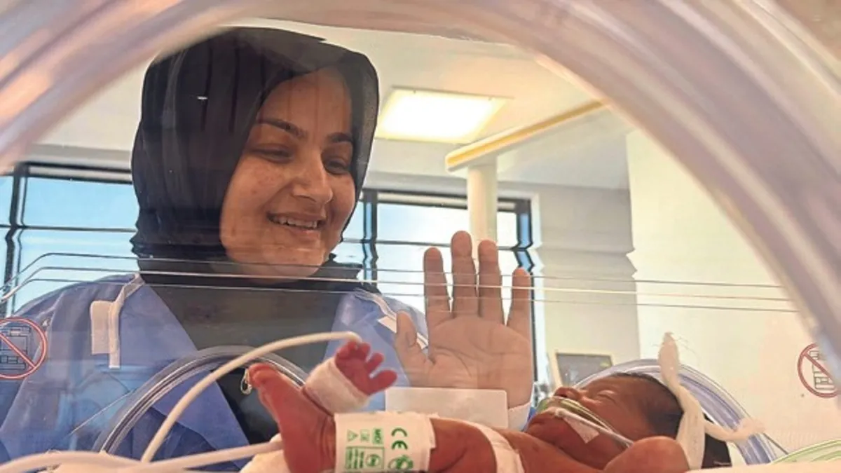 İzmir'de spina bifida teşhisi konan bebek doğdu