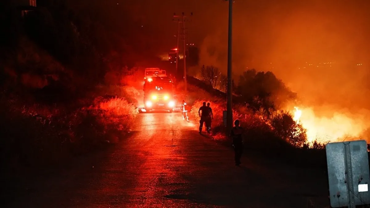İzmir'de yangın söndürme çalışmaları sürüyor