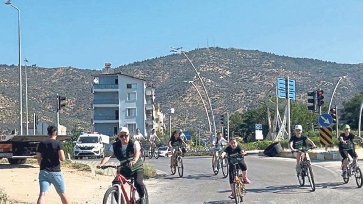 İzmir'de Yeşilay Bisiklet Turu düzenlendi