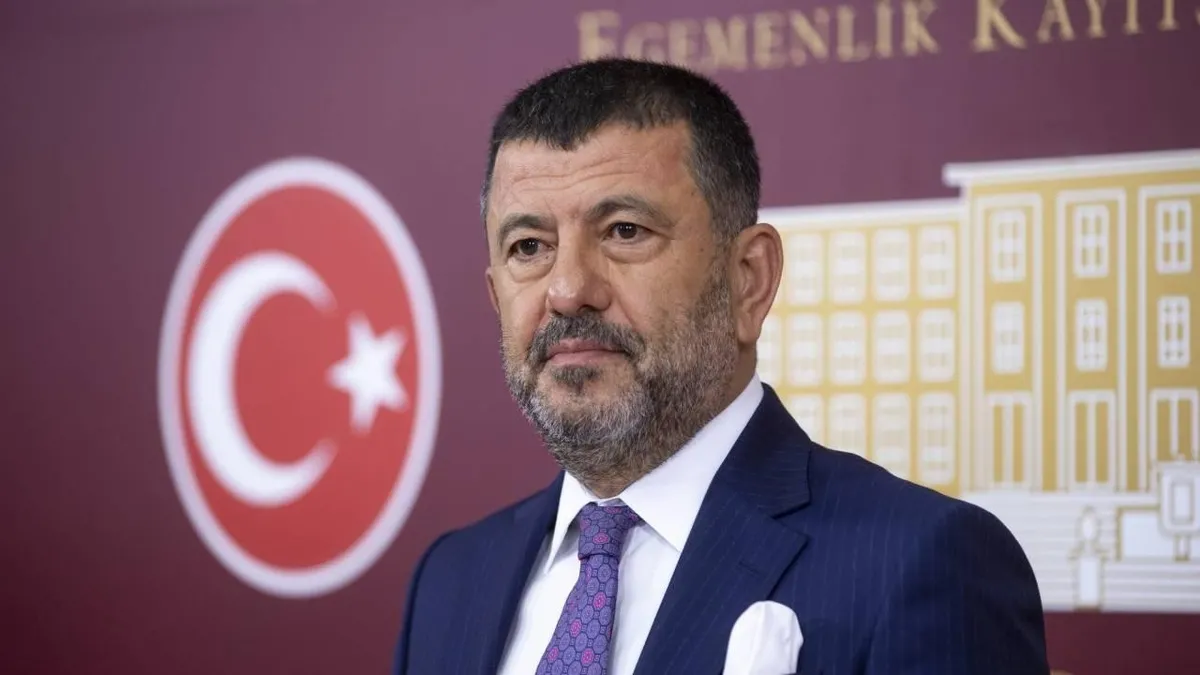 İzmir'de yolsuzluk soruşturması kapsamında 2 kişi gözaltına alındı