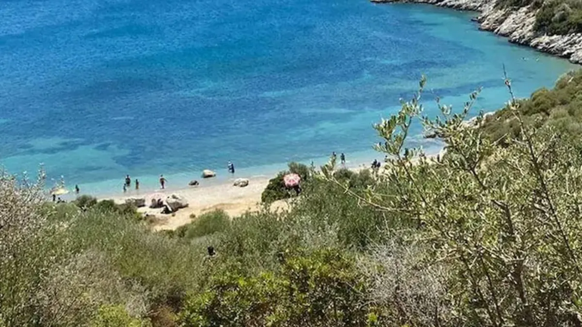 İzmir'in Özdere Beldesi Tatilcilerle Doldu