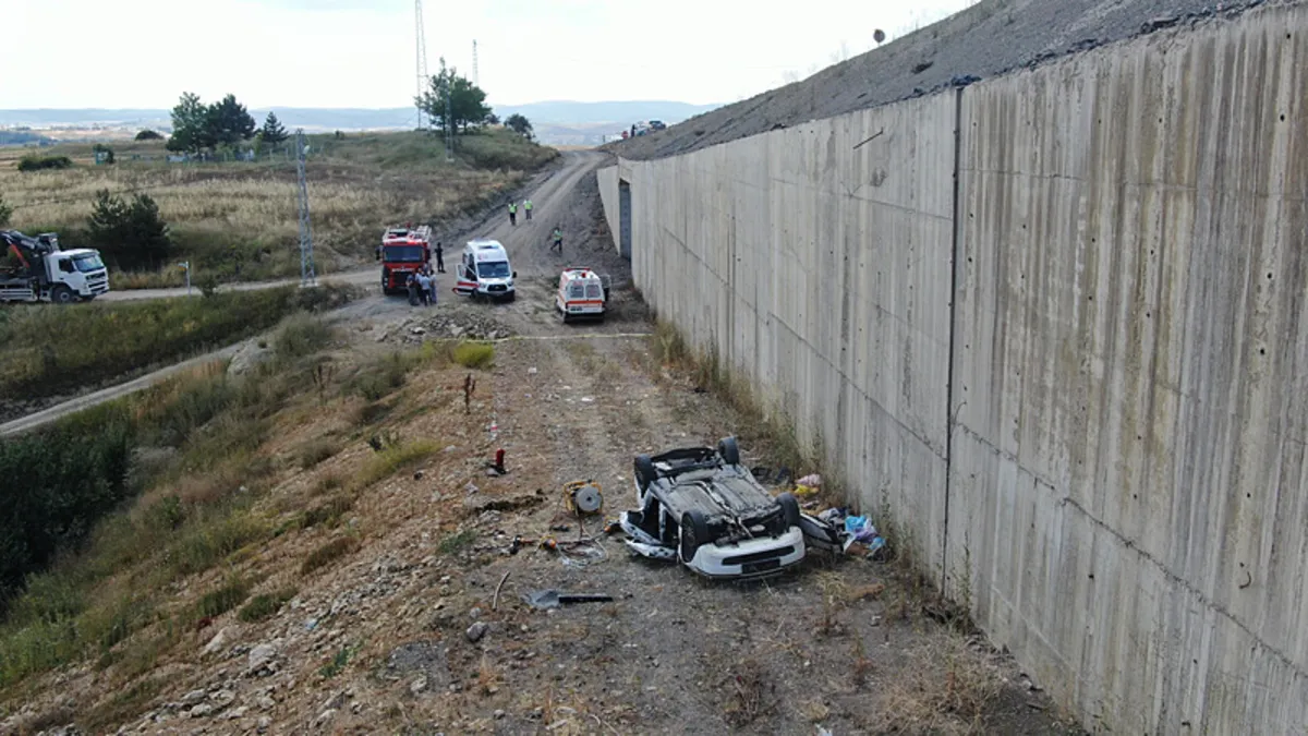 Kastamonu'da otomobil menfeze uçtu