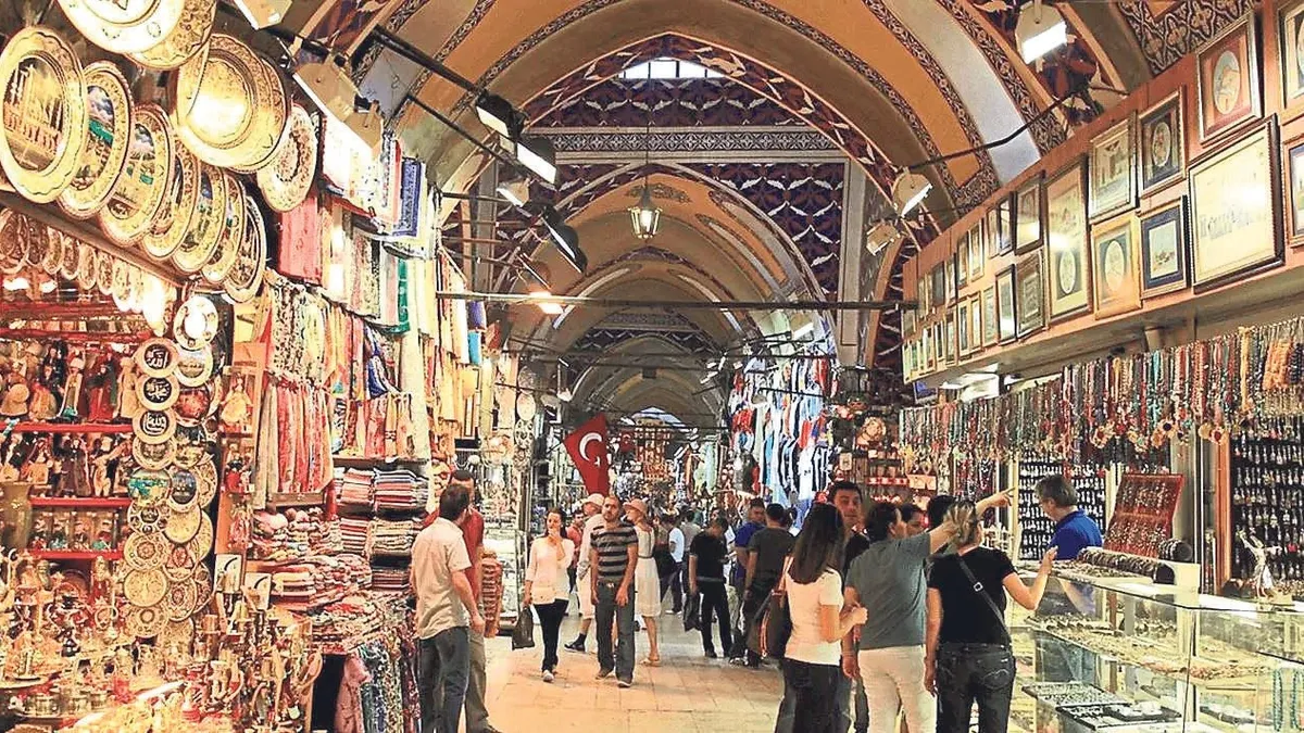 Kemeraltı Çarşısı ticaret merkezi olarak öne çıkıyor