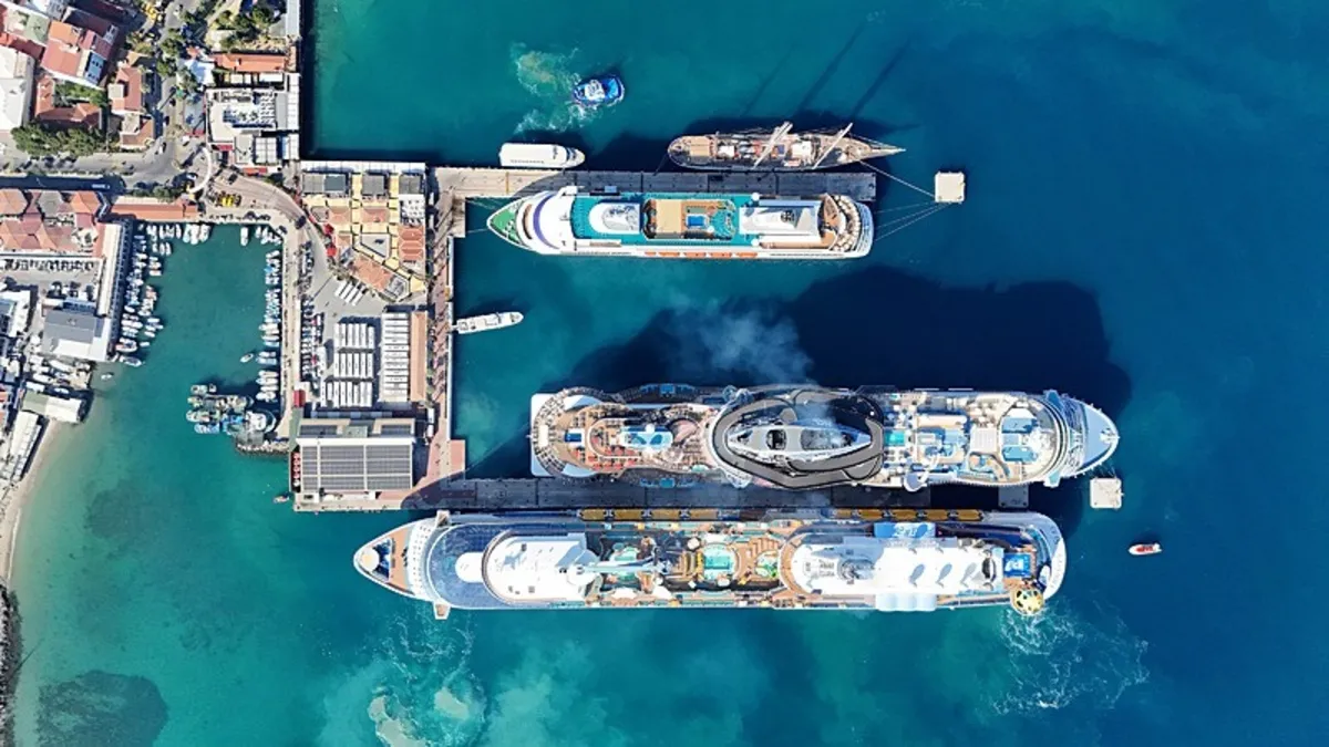 Kuşadası 9 bin 300 turisti ağırladı