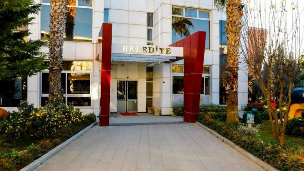 Seferihisar Belediyesi'ne rüşvet soruşturması: 5 tutuklama