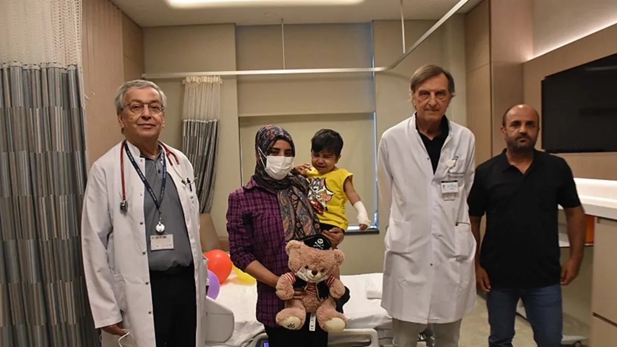 Van'dan İzmir'e uzanan yaşam mücadelesi: Doruk, annesinin böbreğiyle hayata tutundu