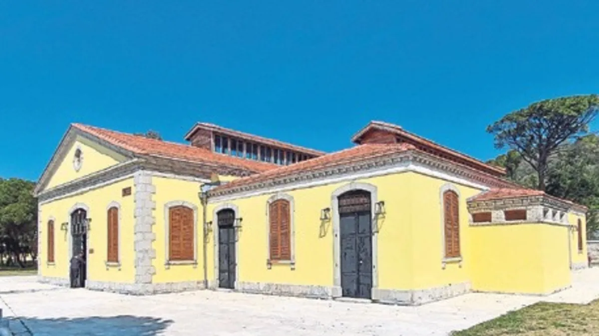 Yaşar Üniversitesi öğrencileri, Karantina Adası'nda tarihi Tahaffuzhane binasını yeniden